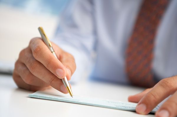 票貼就是以利息來換取減少資金缺口的時間,這種借款方式就是俗稱的票貼